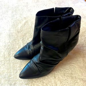 Vero Guoio booties